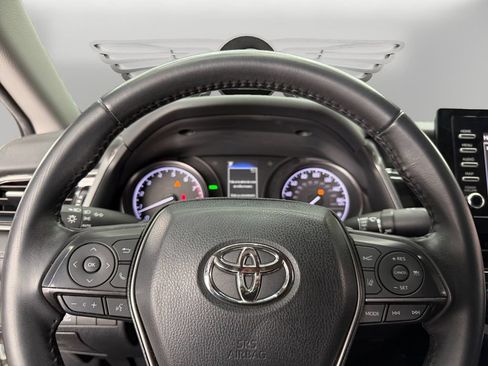 Used 2021 Toyota Camry SE w/ Convenience Package FWD image 18