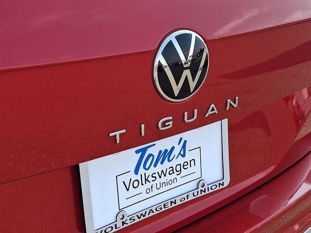Used 2022 Volkswagen Tiguan SE AWD/4WD image 29