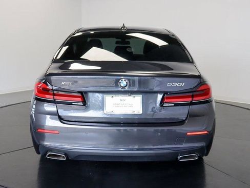 Used 2022 BMW 530i xDrive w/ Premium Package image 4