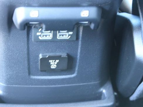 Used 2022 Jeep Wrangler Unlimited Rubicon w/ LED Lighting Group AWD/4WD image 16
