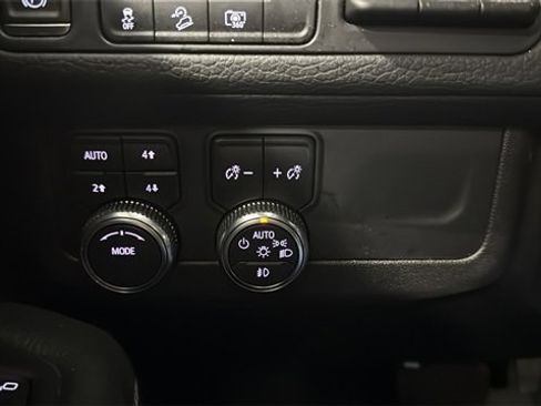 Used 2024 GMC Yukon Denali image 17