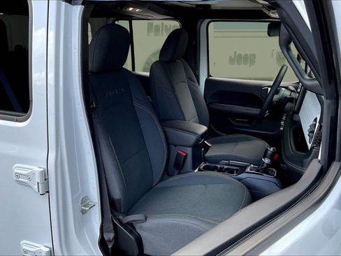 Used 2024 Jeep Wrangler Sahara image 7