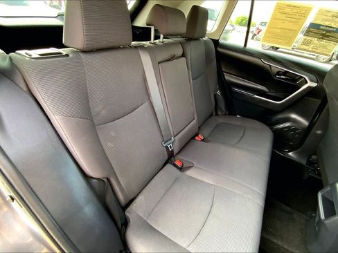 Used 2019 Toyota RAV4 LE image 18