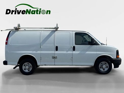 Used 2017 Chevrolet Express 2500 image 4