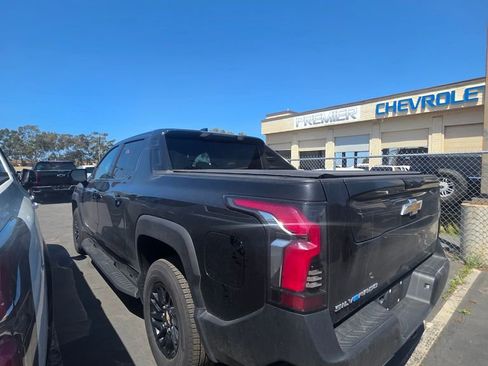 Used 2025 Chevrolet Silverado EV LT image 4