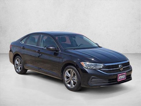 Used 2024 Volkswagen Jetta SE FWD image 3