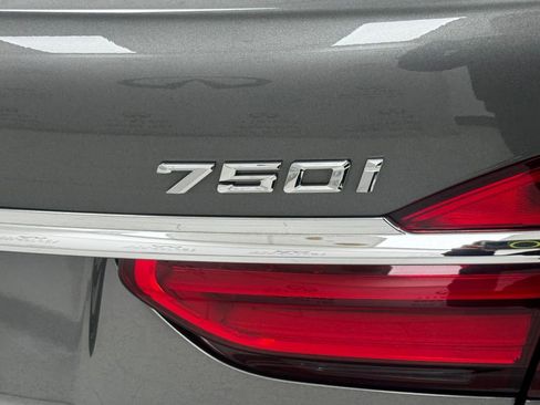 Used 2019 BMW 750i xDrive w/ Executive Package image 34