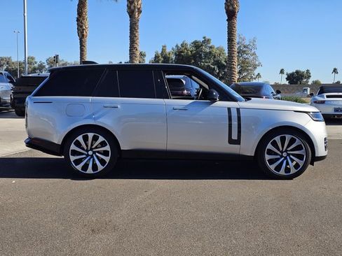 New 2025 Land Rover Range Rover SE image 30