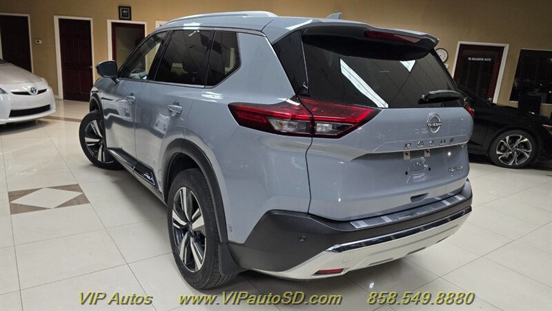 Used 2022 Nissan Rogue Platinum w/ Head-Up Display Package FWD image 3