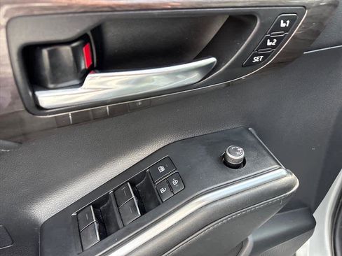 Used 2021 Toyota Highlander Limited image 22