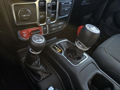 Used 2024 Jeep Wrangler Willys image 24