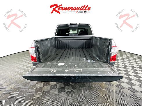 Used 2021 Nissan Titan SV w/ SV Convenience Package image 30