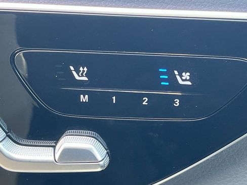 Used 2025 Mercedes-Benz GLC 300 image 21