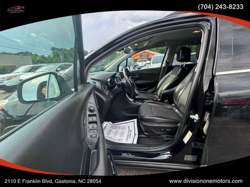 Used 2019 Chevrolet Trax LT w/ LT Convenience Package FWD image 10