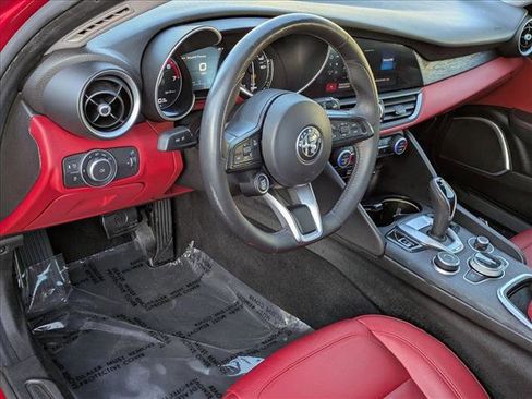 Used 2020 Alfa Romeo Giulia w/ Nero Edizione image 10