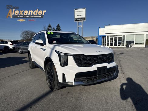 Used 2024 Kia Sorento S image 1