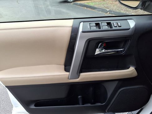 Used 2019 Toyota 4Runner SR5 Premium image 19