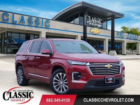 Used 2023 Chevrolet Traverse Premier FWD image 1