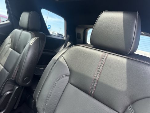 Certified 2022 Chevrolet Traverse RS w/ LPO, Floor Liner Package AWD/4WD image 35