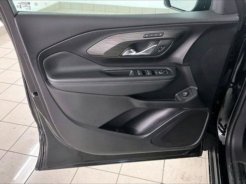 Used 2024 GMC Terrain SLT image 20