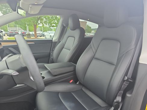 Used 2024 Tesla Model Y Long Range AWD/4WD image 14
