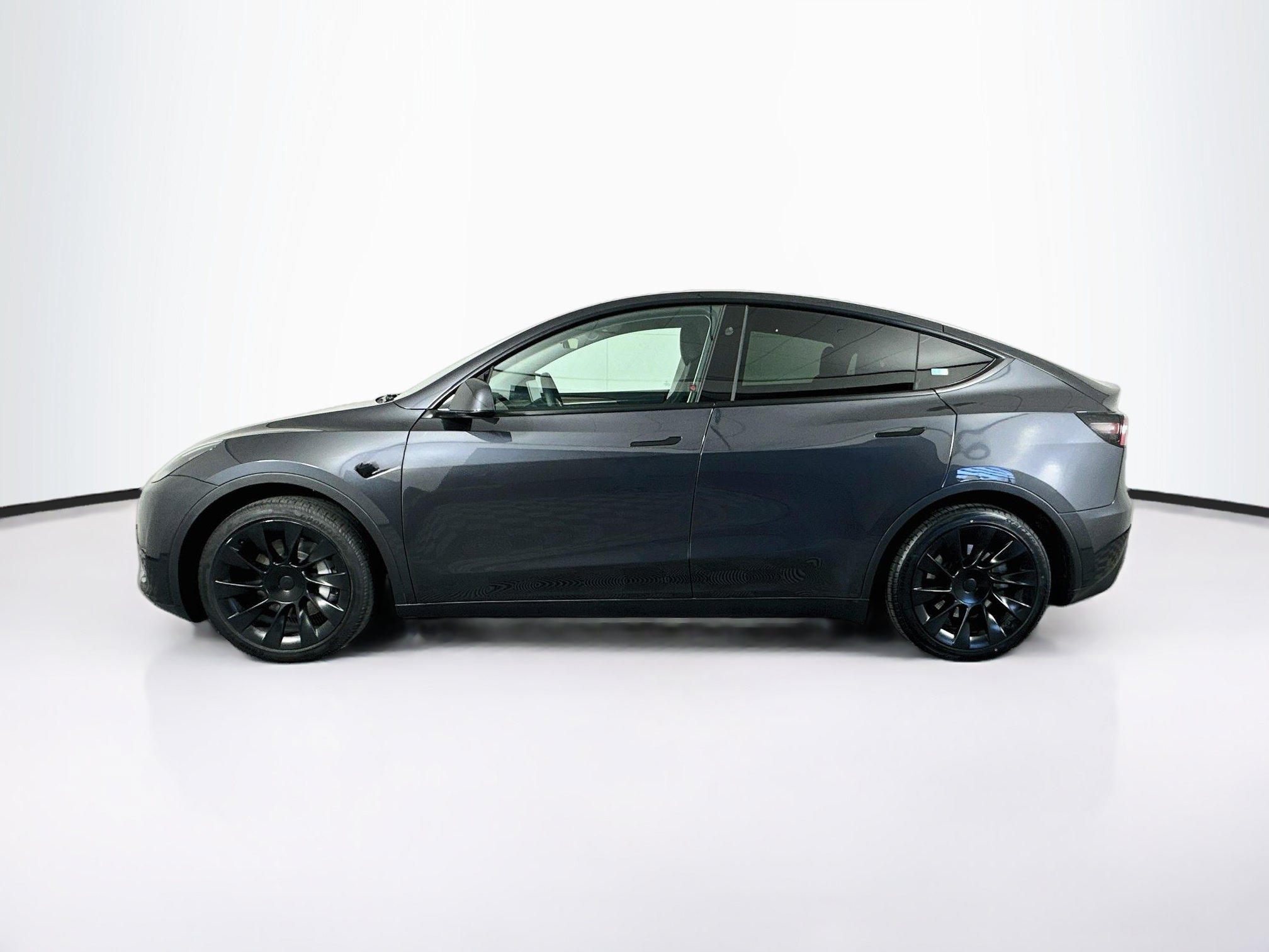 Used 2024 Tesla Model Y Long Range AWD/4WD image 4
