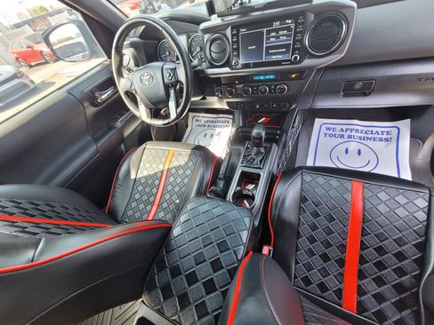 Used 2022 Toyota Tacoma TRD Off-Road image 34