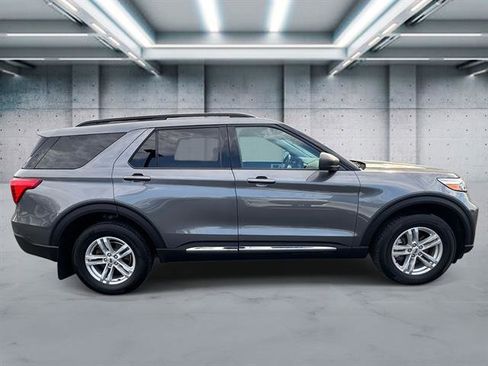 Used 2022 Ford Explorer XLT image 25
