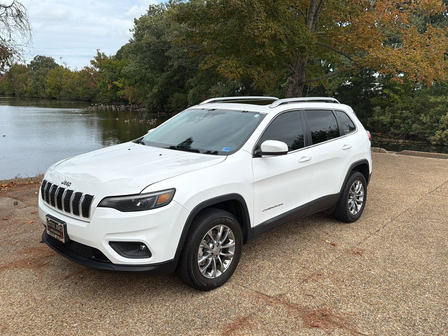 Used 2021 Jeep Cherokee Latitude Plus w/ Sun & Sound Group AWD/4WD image 11