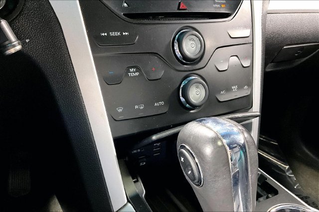 Used 2014 Ford Explorer XLT w/ Equipment Group 202A AWD/4WD image 17