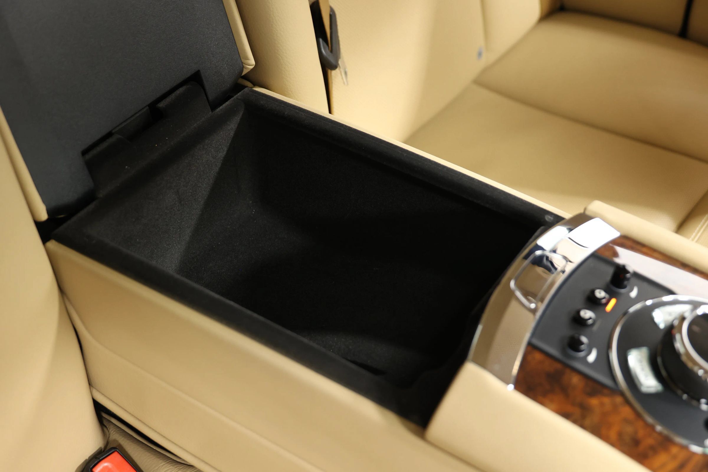 Used 2015 Rolls-Royce Ghost RWD image 91