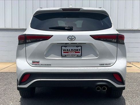 Used 2023 Toyota Highlander XSE AWD/4WD image 5