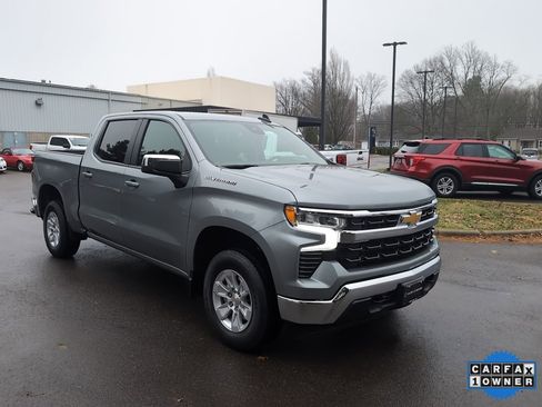 Used 2025 Chevrolet Silverado 1500 LT image 2