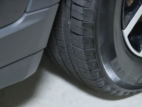 Used 2024 Jeep Grand Cherokee L Limited w/ Luxury Tech Group II image 39