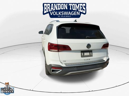 Used 2023 Volkswagen Taos SE w/ Panoramic Sunroof Package FWD image 7