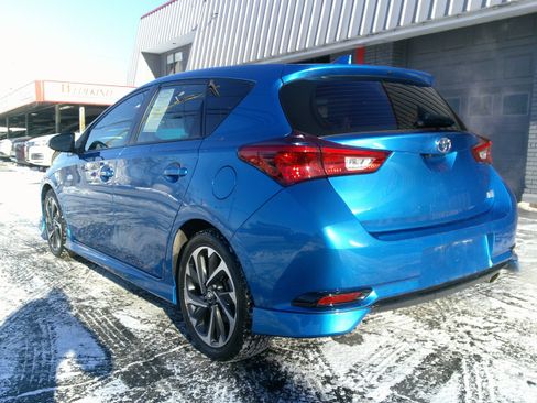 Used 2018 Toyota Corolla iM image 3