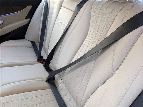 Used 2019 Mercedes-Benz E 300 4MATIC image 12