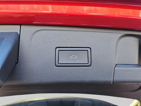 Certified 2025 Volkswagen Atlas SE image 22