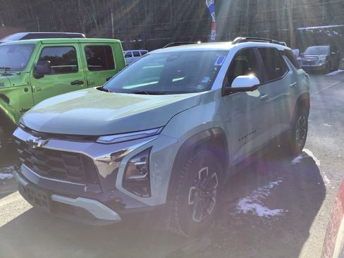 Used 2025 Chevrolet Equinox ACTIV w/ Safety and Technology Package image 4