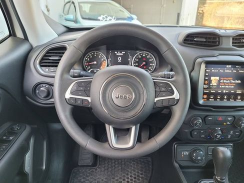 Used 2023 Jeep Renegade Latitude AWD/4WD image 17