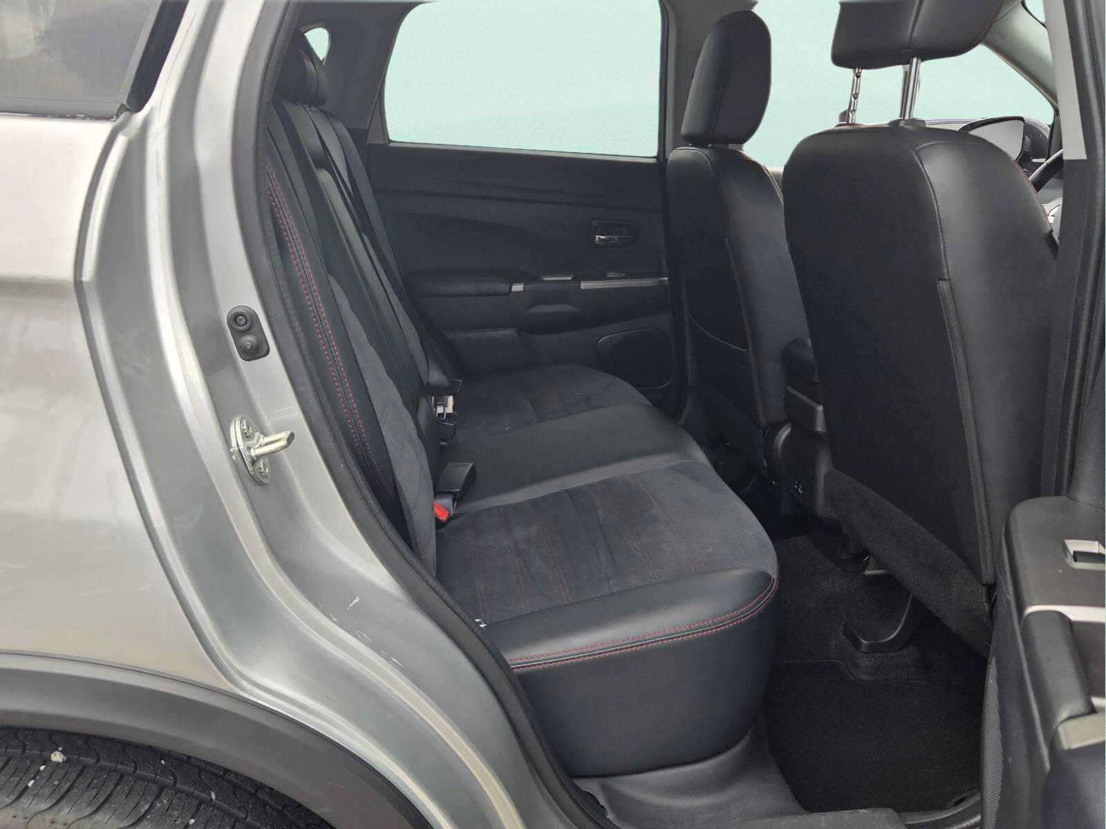 Used 2024 Mitsubishi Outlander Sport SE AWD/4WD image 18