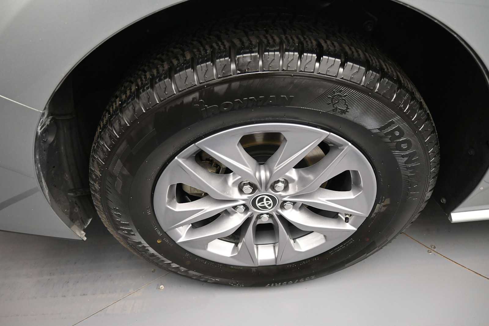 Used 2025 Toyota Sienna LE FWD image 11