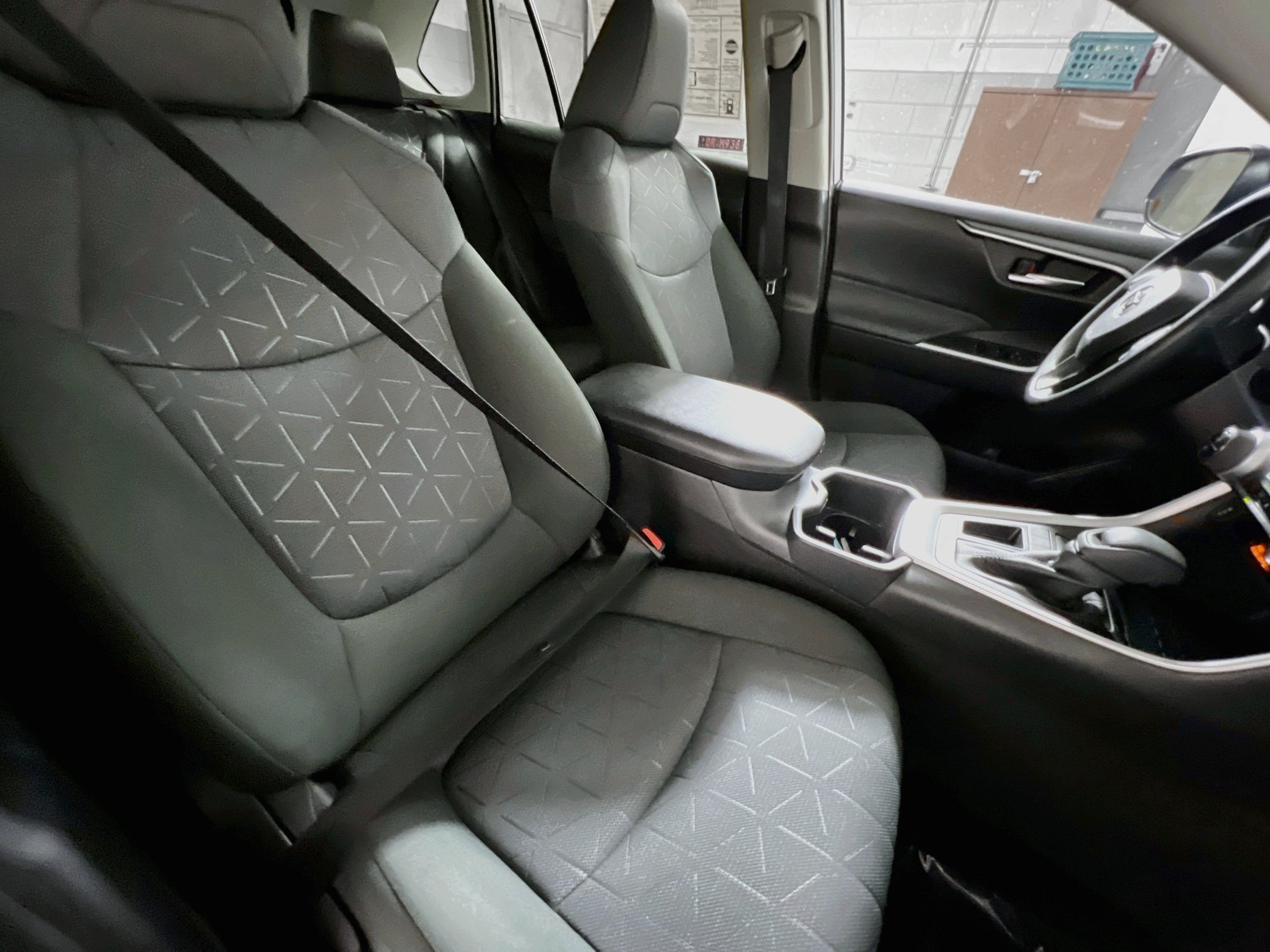 Used 2025 Toyota RAV4 XLE FWD image 31