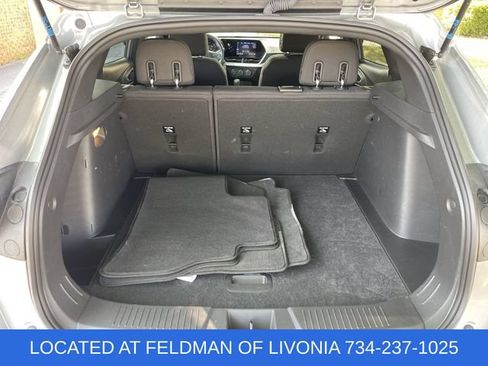 Certified 2024 Chevrolet Trax RS w/ Sunroof Package FWD image 24