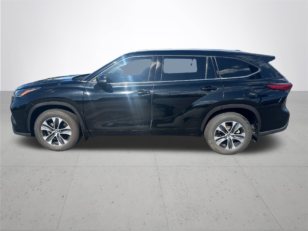 Used 2021 Toyota Highlander XLE AWD/4WD image 10