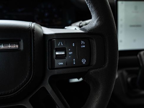 Used 2023 Land Rover Defender 90 V8 image 28