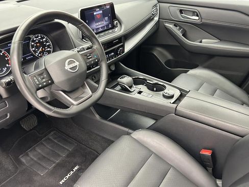 Used 2025 Nissan Rogue SV w/ SV Premium Package AWD/4WD image 13