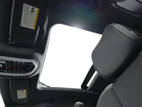 Used 2025 Porsche Macan GTS image 28