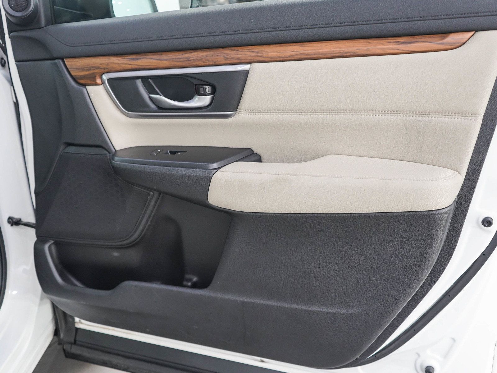 Used 2018 Honda CR-V EX image 9