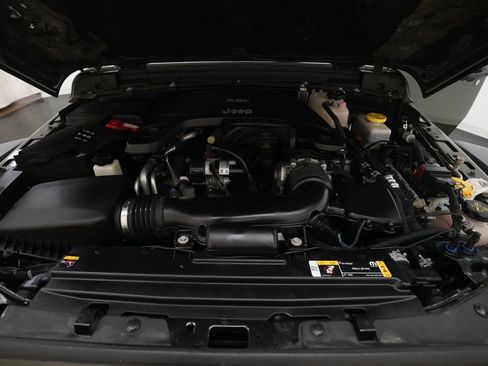 Used 2021 Jeep Wrangler Unlimited Rubicon w/ Cold Weather Group image 3